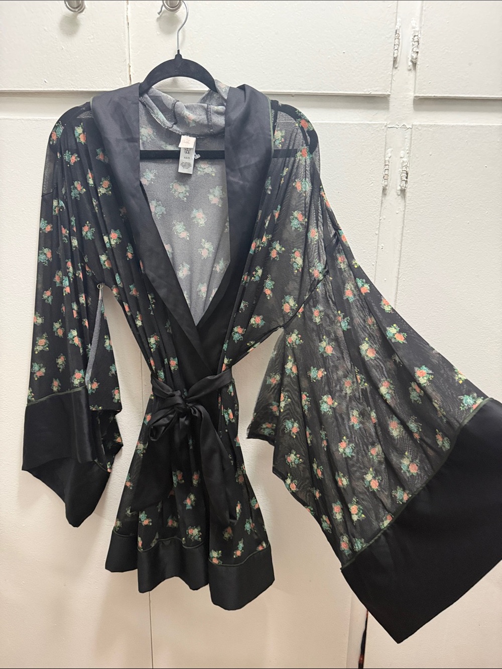 We are HAH black floral sheer kimono hooded robe XS S